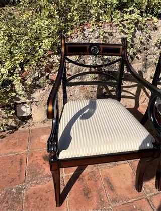 12 Sillas de Comedor de Madera
