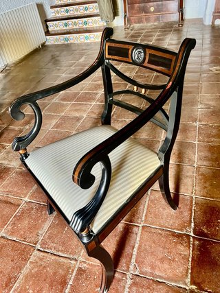 12 Sillas de Comedor de Madera