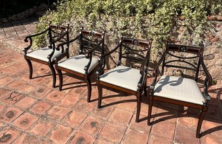 12 Sillas de Comedor de Madera