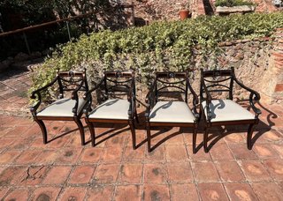 12 Sillas de Comedor de Madera