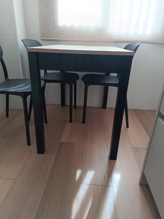 Mesa de cocina y 3 sillas