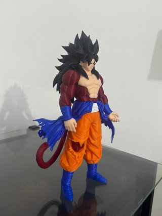 Figura Goku SSJ4 Dragon Ball