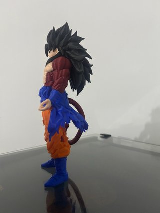 Figura Goku SSJ4 Dragon Ball