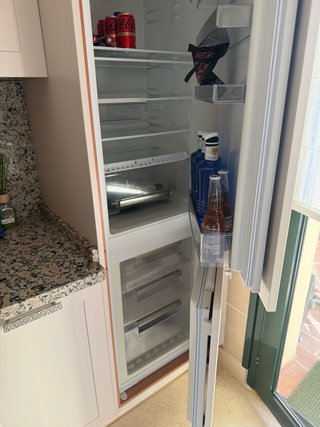 Cocina completa beige con electrodomésticos