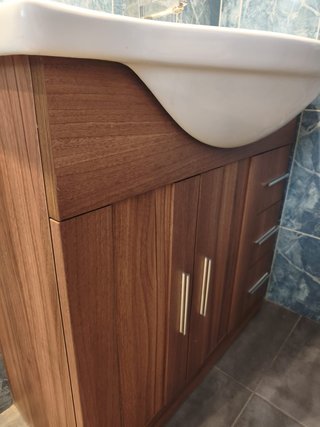 Mueble de lavabo madera y cerámica