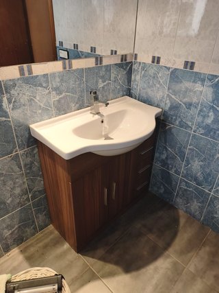 Mueble de lavabo madera y cerámica