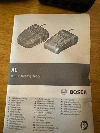Cargador Bosch AL 1815 CV y 2 baterías 18V 1.5Ah