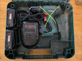 Cargador Bosch AL 1815 CV y 2 baterías 18V 1.5Ah