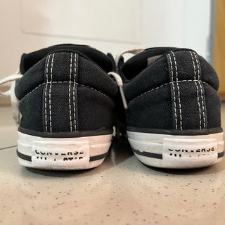 Deportivas Converse niño negras.
