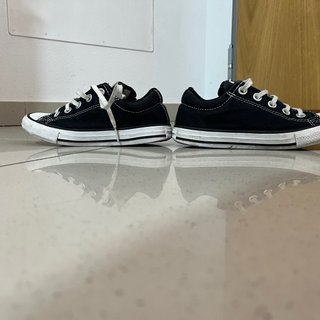 Deportivas Converse niño negras.