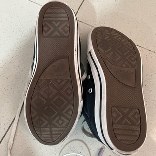 Deportivas Converse niño negras.
