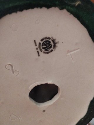Figura de porcelana niño con flores