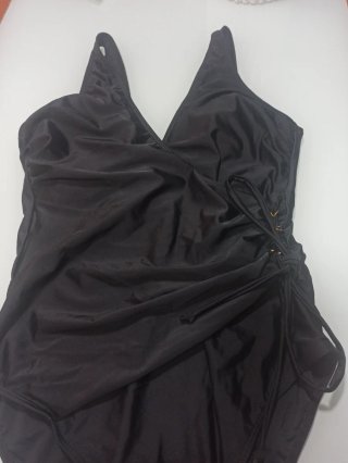 Bañador negro de mujer. Talla L. Shein