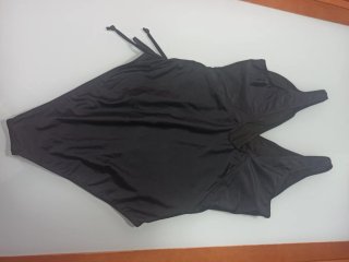 Bañador negro de mujer. Talla L. Shein
