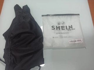 Bañador negro de mujer. Talla L. Shein