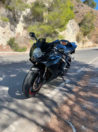 Suzuki GSXR 600 K7 Negra