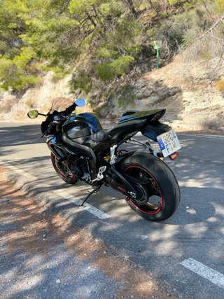 Suzuki GSXR 600 K7 Negra