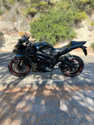 Suzuki GSXR 600 K7 Negra