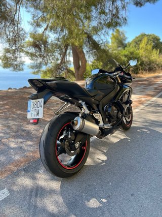 Suzuki GSXR 600 K7 Negra