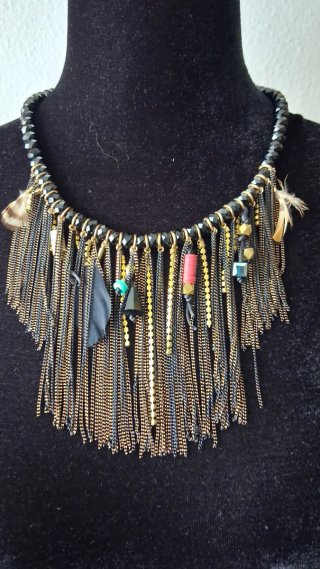 Collar bisutería negro y dorado