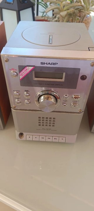 Mini cadena Sharp CD/Radio