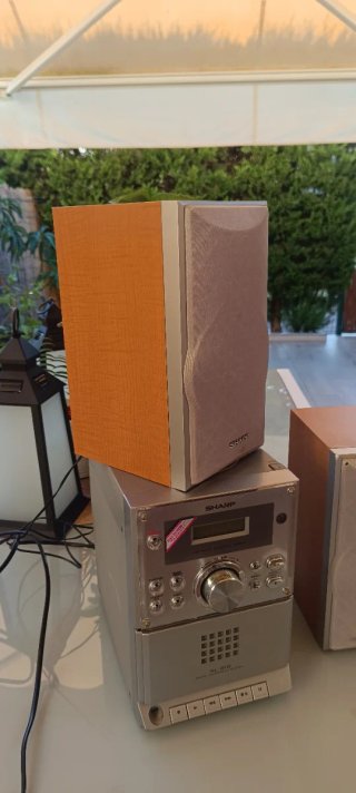 Mini cadena Sharp CD/Radio
