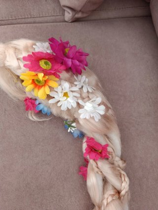 Peluca larga trenzada con flores adulto