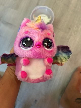 Peluche Hatchimals Rosa con Cuerno Dorado