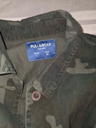 Chaqueta Pull&Bear Camuflaje Talla L