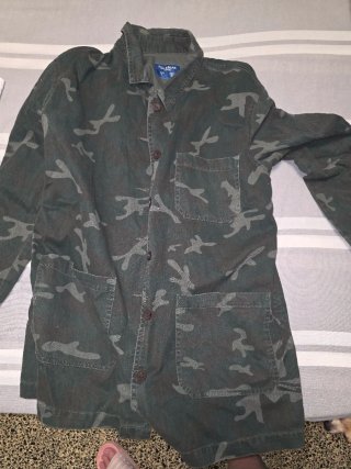 Chaqueta Pull&Bear Camuflaje Talla L