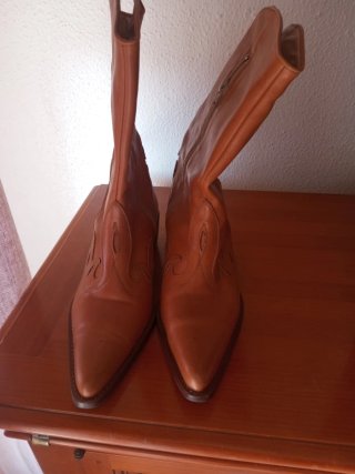Botas de cuero estilo cowboy marrones