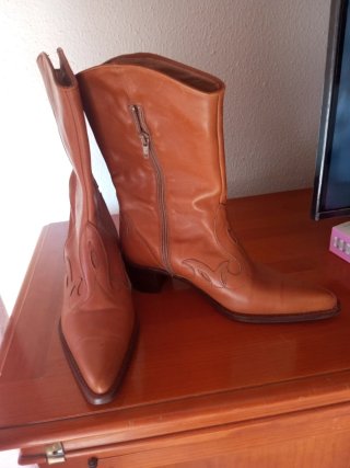 Botas de cuero estilo cowboy marrones