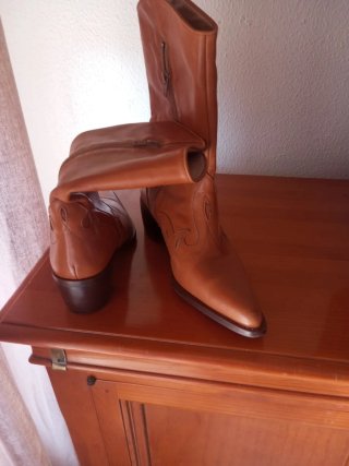 Botas de cuero estilo cowboy marrones