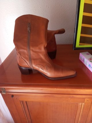 Botas de cuero estilo cowboy marrones