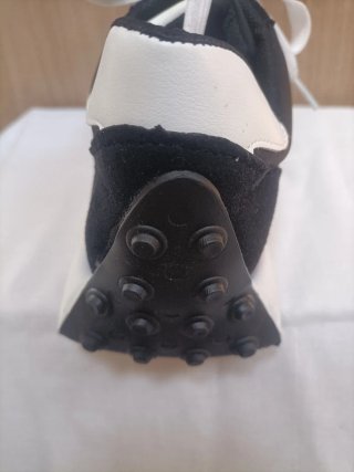 Zapatillas deportivas negras y blancas