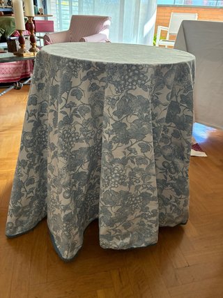 Mesa camilla con falda de tela