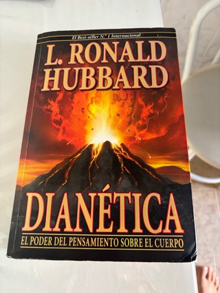 Dianética: El Poder del Pensamiento Sobre el Cu...