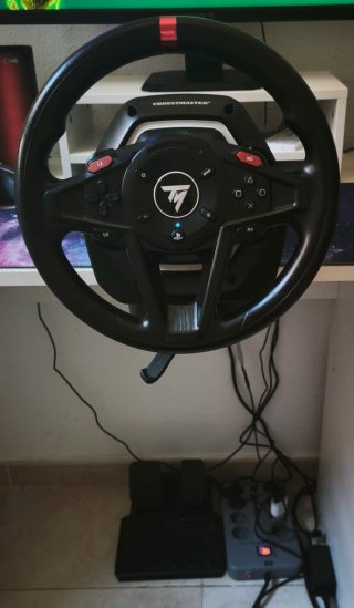 Volante Thrustmaster T138 PS5 , caja original
