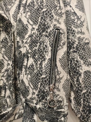 Cazadora Zara Estampada Serpiente