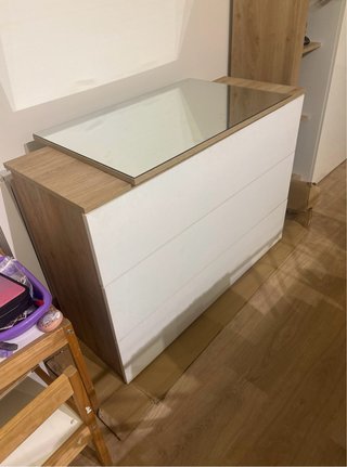 Cómoda y espejo de madera y cristal