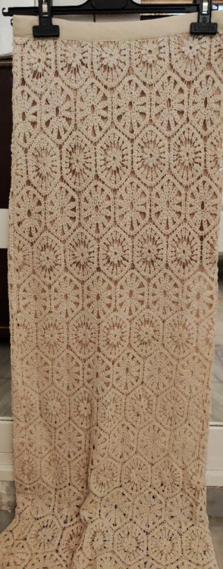 Falda larga de crochet beige