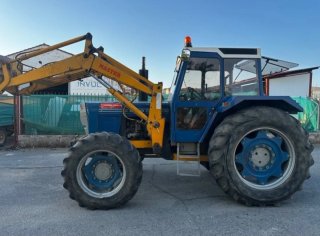 Tractor Ebro 6100 con pala