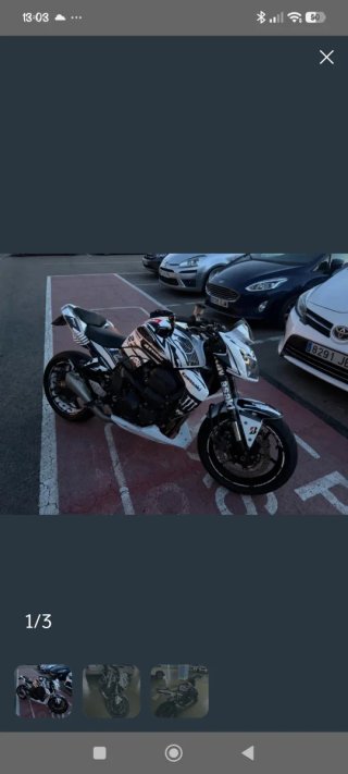 Kawasaki Naked Moto Blanca y Negra