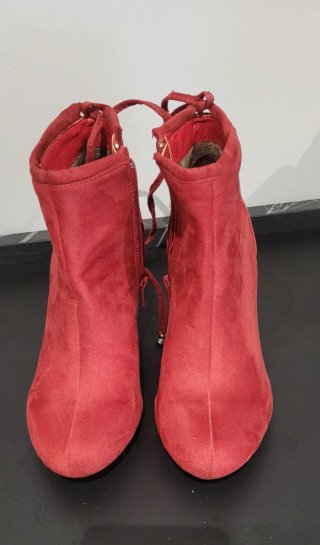 Botines Rojos con Cordones