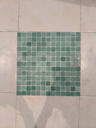 Mosaico de azulejos verdes
