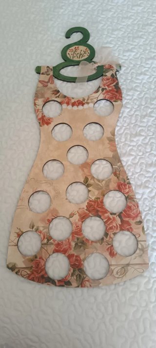 Colgador de pañuelos de madera