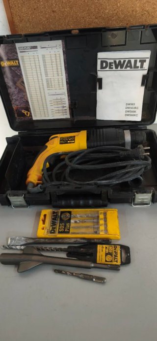 Martillo Dewalt con accesorios