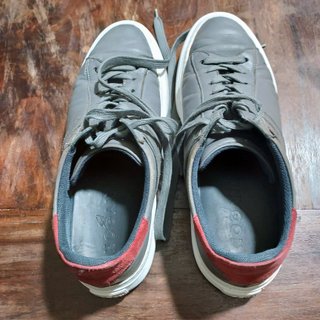 Scarpe Hogan grigie con dettagli rossi