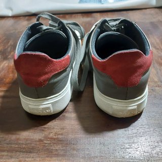Scarpe Hogan grigie con dettagli rossi