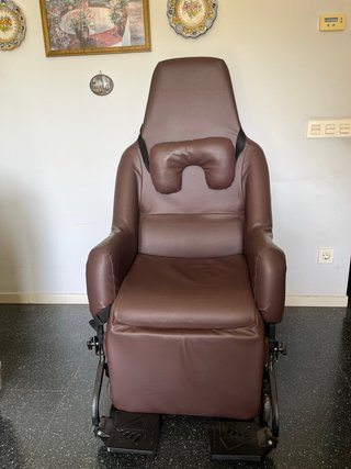 Sillón geriátrico reclinable con ruedas